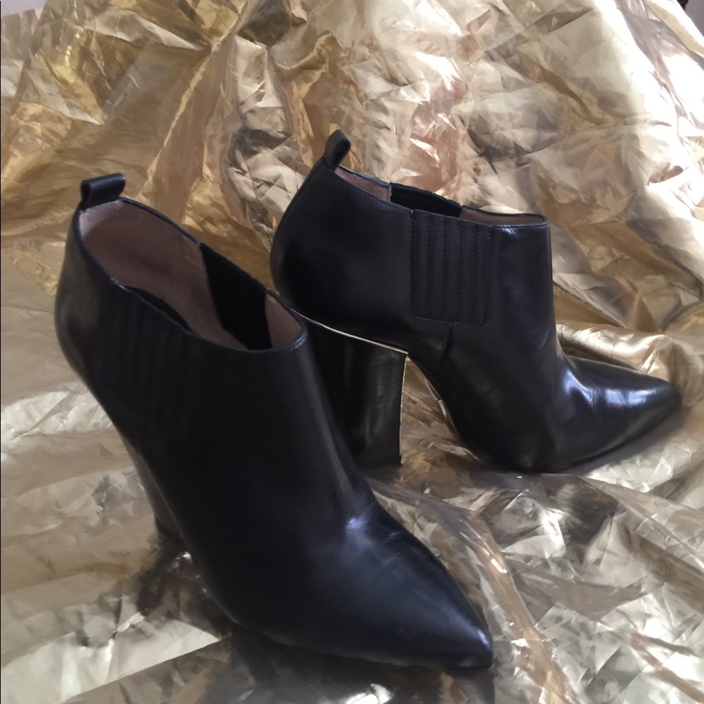 Michael Kors black boot shoe. Size 7